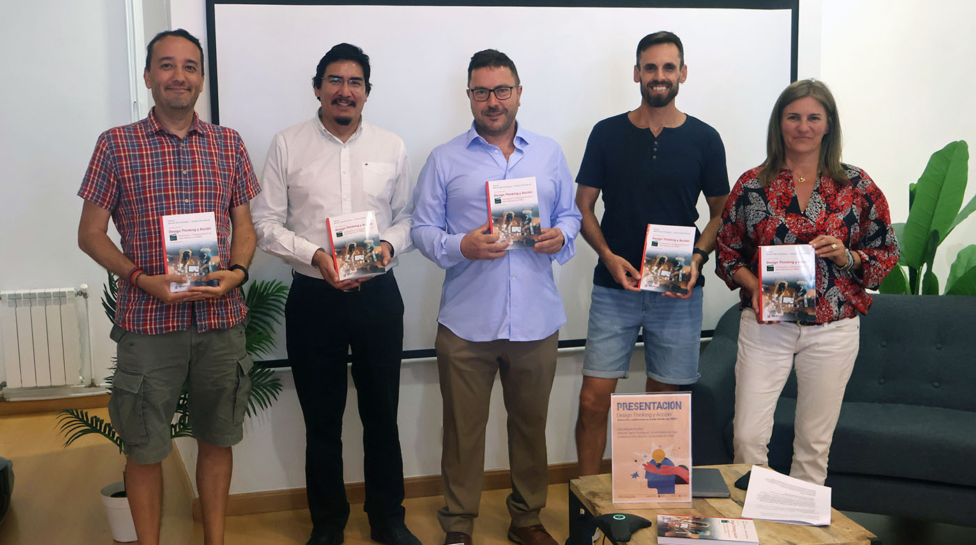Foto de familia de presentación do libro Design Thinking e Acción, coeditado por Manuel Caeiro e Gustavo Zurita